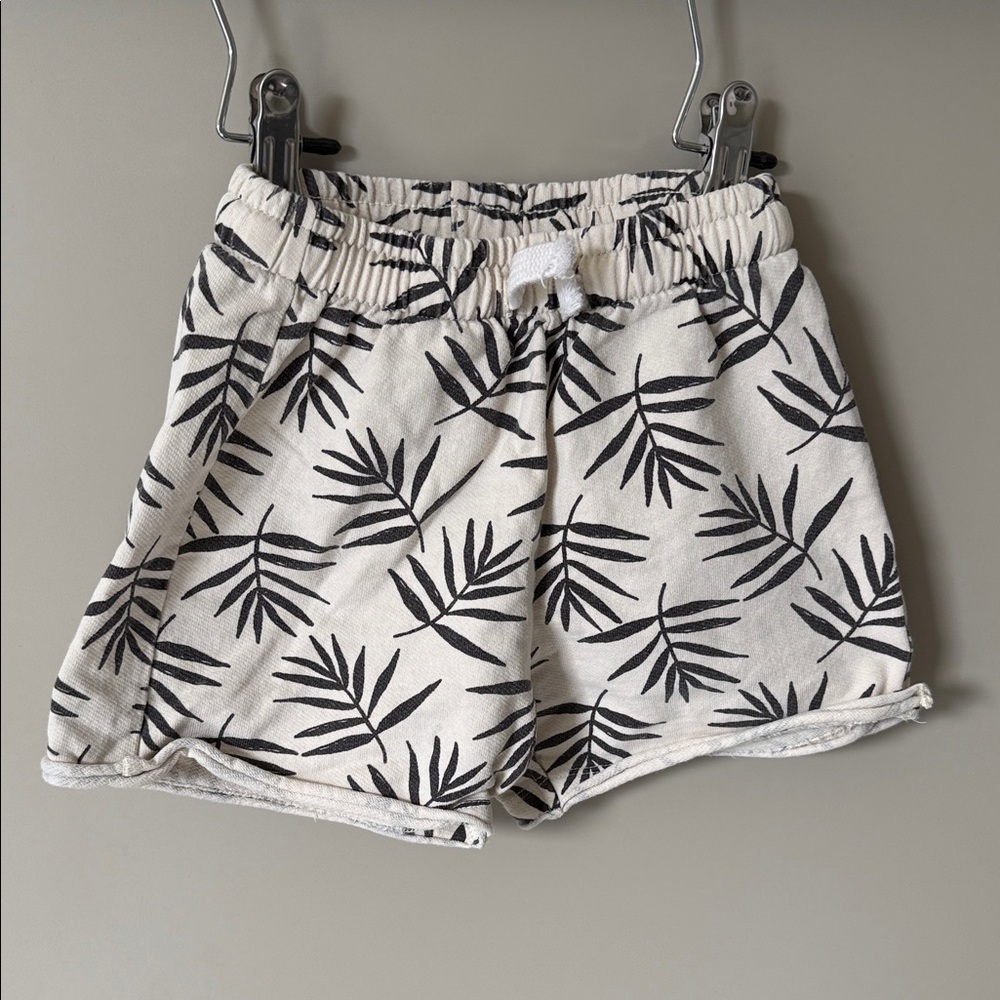 Zara Boys Cream Shorts with Black Leaf Motif Size 3/4